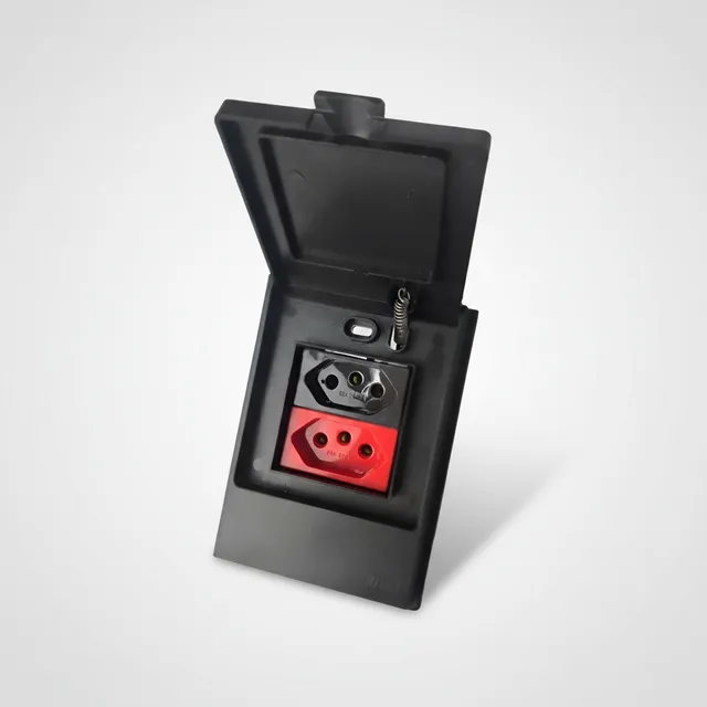 Tomada Dupla 20a Preta E Vermelha Blux Blacqua Áreas Úmidas Preto