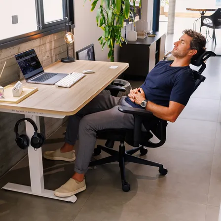 Cadeira Gamer Ergonômica Elements Gaming Vertta Preta Ajustável Com Apoio Lombar Preto Malha