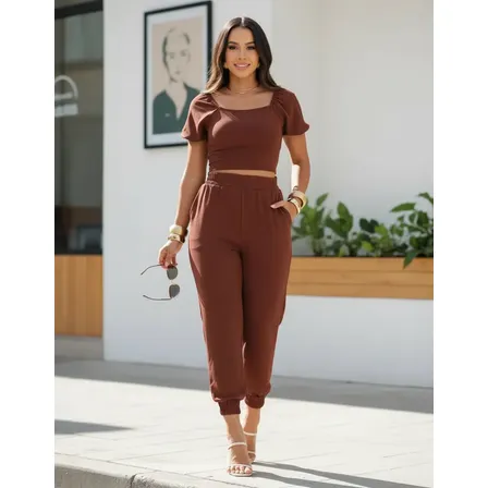Conjunto Feminino Cropped Manga Curta Calça Jogger Elegante