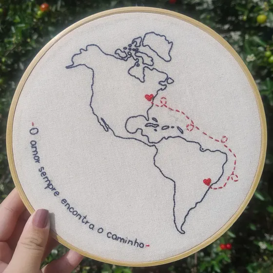 Quadro Bordado À Mão - O Amor Nos Une (personalizado)