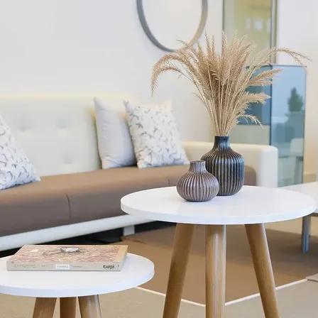 Mesa De Apoio Redonda Canto Pe Palito Porta Quadro Objetos Cor Mesas Laterais Branca