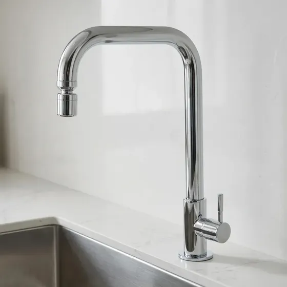 Torneira de Cozinha de Bancada Bica Alta Giratória 360° Cromada Água Fria 1/4 Volta