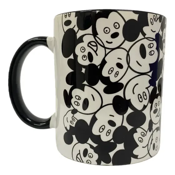 Caneca Mickey Is Cool 300ml Preta Disney