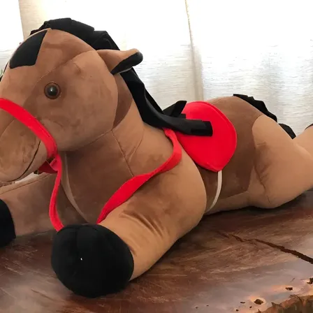 Cavalo De Pelúcia Com Sela Infantil Brinquedo