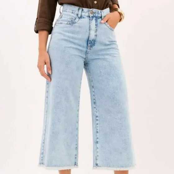 Calça Jeans Pantacourt Feminina Cintura Alta Desfiada