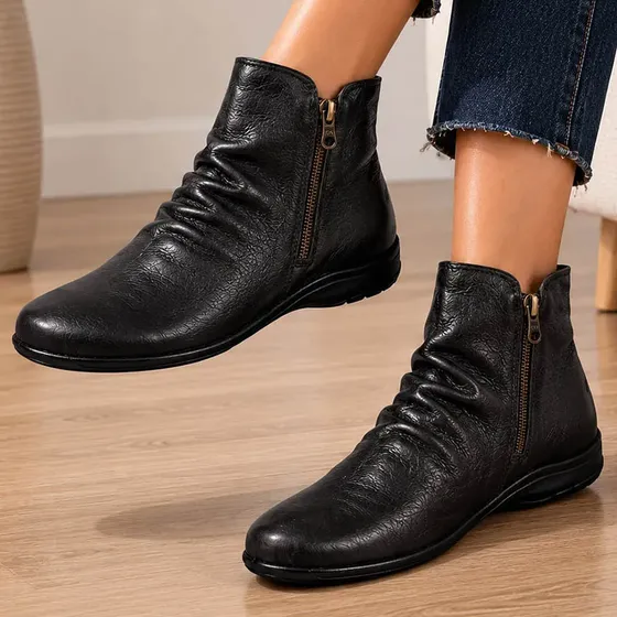 Bota Feminina Em Couro Coturno Cano Curto Salto Baixo Macia