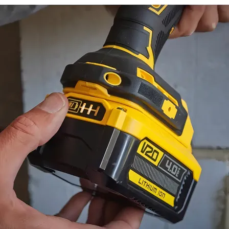 Bateria de Íon de Lítio LI-Íon 4Ah Stanley Modelo SB204 Compatível com Ferramentas 20V