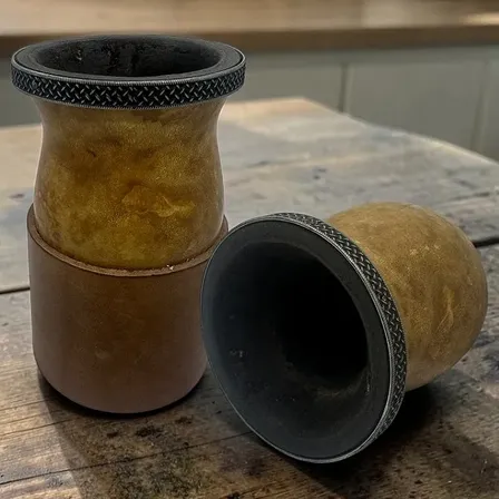 Cuia Bago De Touro Virola Zamac + Suporte De Couro Marrom