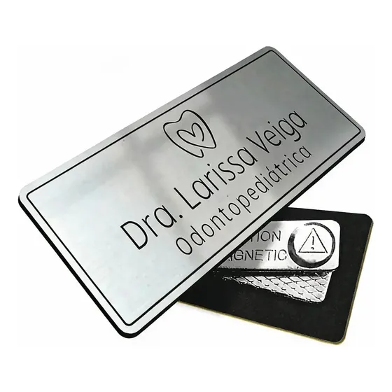 Promoção Crachá Broche Escovado Personalizado C/ Imã Doutor