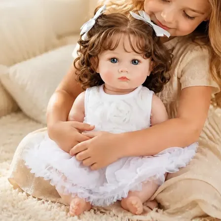 Menina Vestido Branco Bebereborn Boneca 45cm Silicone
