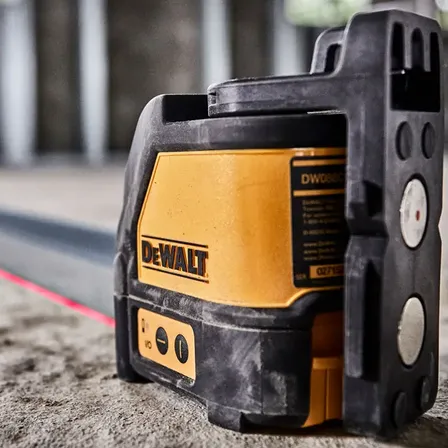 Nível a Laser Dewalt DW088K Vermelho Autonivelante 15m Linha Cruzada com Maleta, Suporte e Pilhas