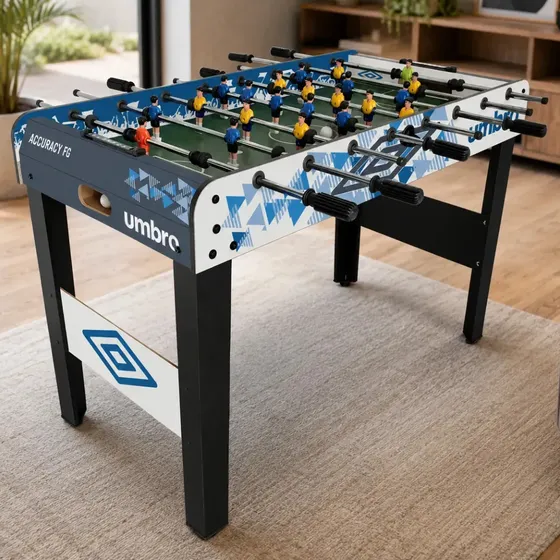 Mesa de pebolim Umbro Accuracy cor preto com bonecos de polipropileno e bolas incluídas