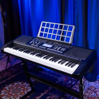 Teclado Musical Voik Vtm-5000 Midi 61 Teclas Sensitivas 8 Polifonias 345 Timbres 128 Ritmos Sustain Integrado Vibrato Pitch Bend Preto Bivolt 127/220v