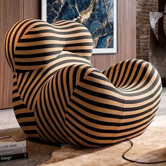 Poltrona Vortex Com Puff Listrada Design Orgânico Statement Compacto Na Caixa - King House Preto/amarelo Listrado