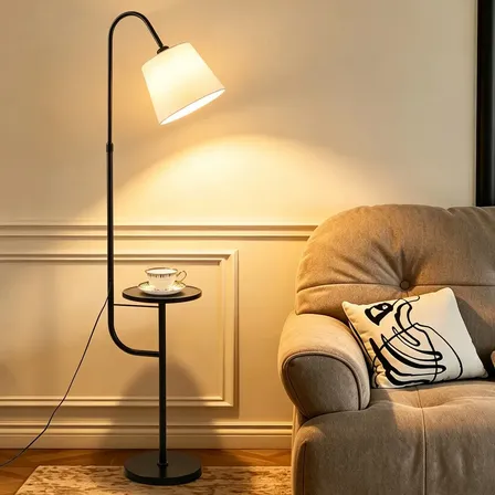 Luminária de Chão com Mesa Lateral, Abajur de Chão Preto com Cúpula de Tecido Articulável 360°, 130–165cm, Soquete E27 para LED Bivolt 127–220V, Sem Lâmpada, para Sala, Quarto e Leitura, Tieesa