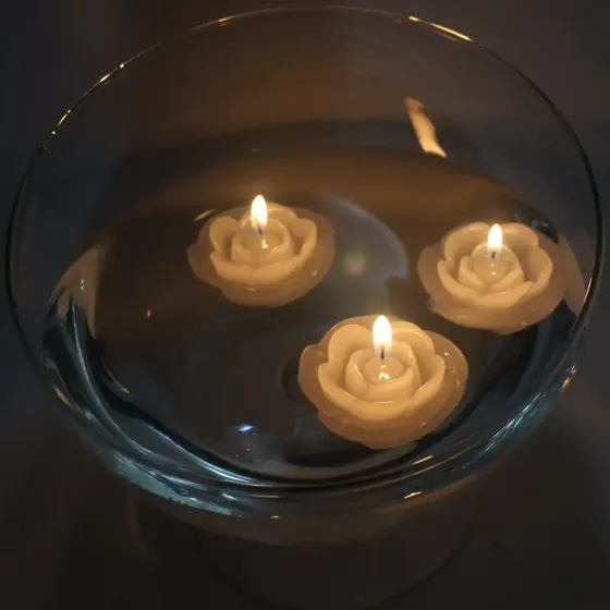 32 Velas Flutuantes P Piscina - Rosa Branca Linda Decoração